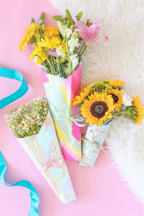 How to Wrap a Bouquet of Flowers with Wrapping Paper