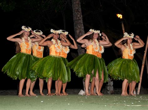 Celebrate Your Tropical Getaway with the Best Luau in Hawaii | Vacasa