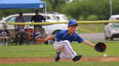 How Many Players On Little League Baseball Team - BaseBall Wall