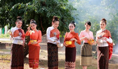 Chut Thai: Thailand's Beautiful Traditional Dress