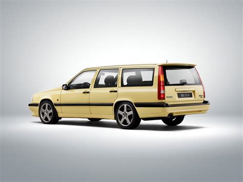 The model that aimed for the stars: the Volvo 850 celebrates its 25th ...