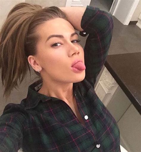 23 Stunning Tongue Selfies :: FOOYOH ENTERTAINMENT