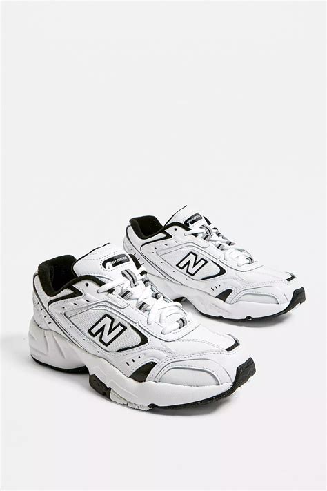 New Balance 452 Black & White Trainers | Urban Outfitters UK | รองเท้า ...