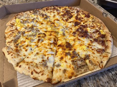 [I Ate] Casey’s Breakfast Pizza : r/food