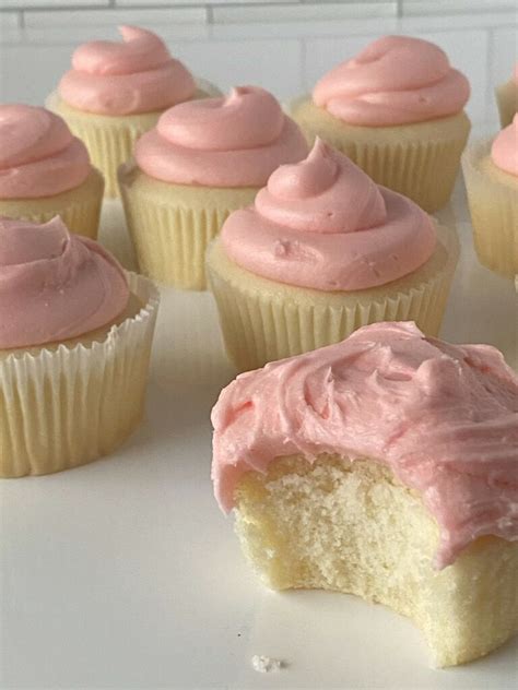 Copycat Magnolia Bakery Cupcakes Recipe - Scrambled Chefs