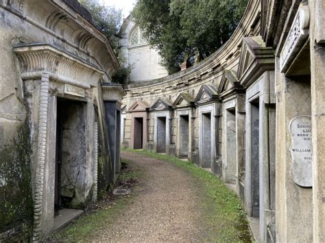 9 Things Not to Miss at Highgate Cemetery | Look Up London