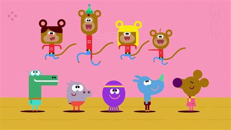 Hey Duggee - The Fashion Badge & Other Stories - The Playing Badge ...