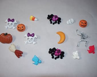 Items similar to 50 Halloween Buttons on Etsy