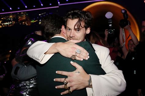 Harry Styles HUGGING Literally Everyone At The 2023 Grammys | Access