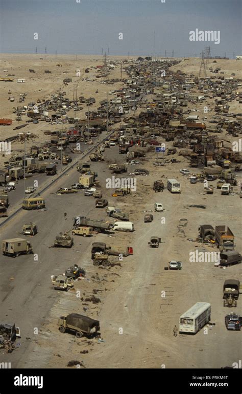 Highway of death gulf war hi-res stock photography and images - Alamy