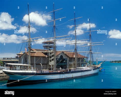 Historic ship Falls of Clyde at the Hawaii Maritime Center Honolulu ...