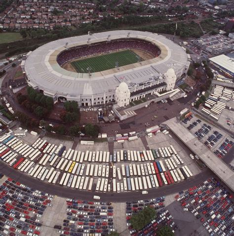 Fussball-Stadien, wie sie früher ausgesehen haben. Na, erkennst du sie ...