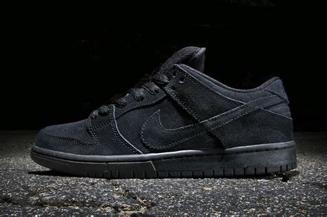 Nike SB Dunk Low Pro Black/Black | Black nike shoes, Nike sb shoes ...