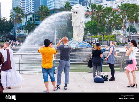 The Merlion Fountain – Singapore Stock Photo - Alamy