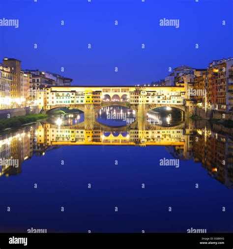 Ponte Vecchio bridge in Florence at night, Italy Stock Photo - Alamy