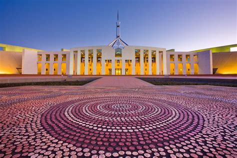 Canberra Attractions - Hop-On, Hop-Off City Tour