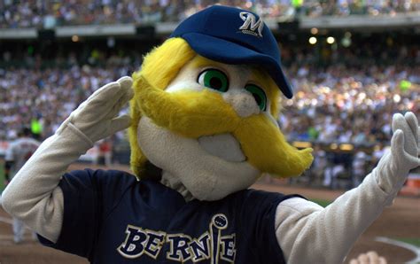 Bernie Brewer - Milwaukee Brewers - SportMascots.com