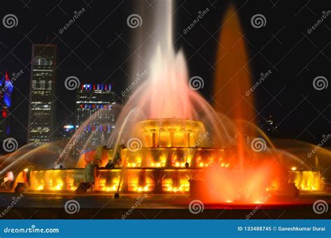 Chicago, Illinois - USA - July 2, 2016: Buckingham Fountain Colorful ...