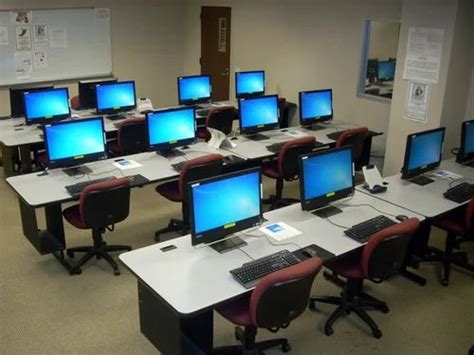 Multicolor IT Computer Lab Furniture at Rs 4500 in Noida | ID: 12371991733