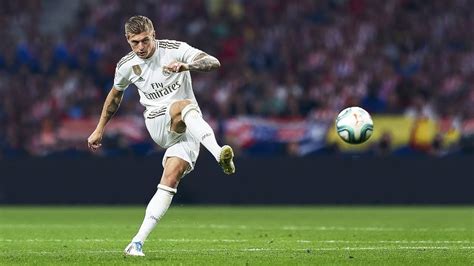 Toni kroos signature goal- the Kross finish - YouTube