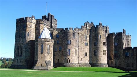 Alnwick Castle Tour - The Real Hogwarts from Harry Potter - Edinburgh ...