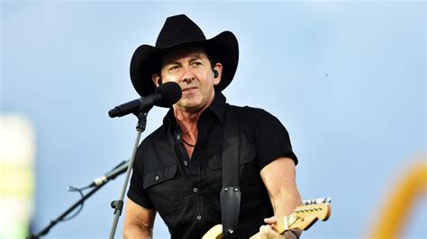 Country music powerhouse Lee Kernaghan releases new album | Sky News ...