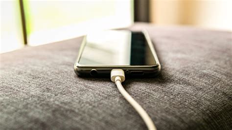 iPhone overheating? Do this first to prevent damaging the battery ...