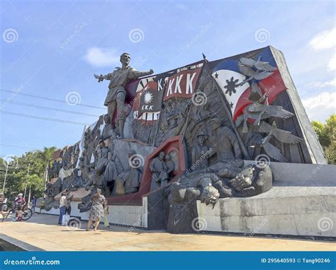 View of Bonifacio and the Katipunan Revolution Monument in Manila ...