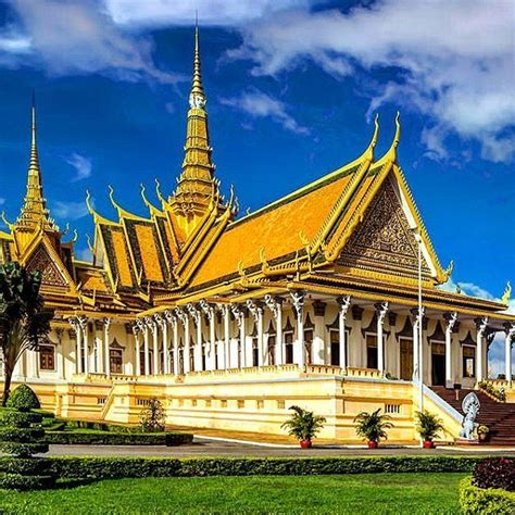 The Royal Palace is one of Phnom Penh's most amazing architectural ...