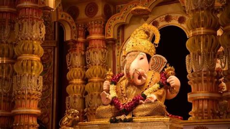 Dagdusheth Halwai Ganpati Temple, Pune - Timing, History & Photos