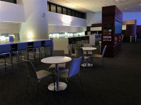 Review: United Club Newark (EWR) - Live and Let's Fly