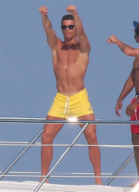 Cristiano Ronaldo Dancing on a Yacht in Saint-Tropez Photos | POPSUGAR ...