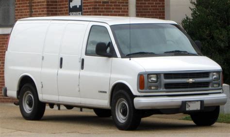 2010 Chevrolet Express Passenger RWD 1500 135" LT