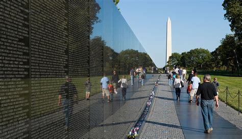 Visitor's Guide to D.C.'s Vietnam Veterans Memorial