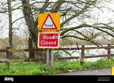 Earith, UK. 22nd Dec, 2019. Roads are closed as the River Great Ouse ...