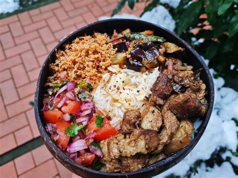 [homemade] Sri Lankan rice and curries: black pepper pork, deep fried ...