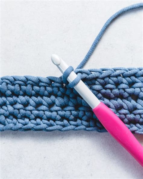 How to Change Colors in Crochet (Rows and Rounds) - Sarah Maker