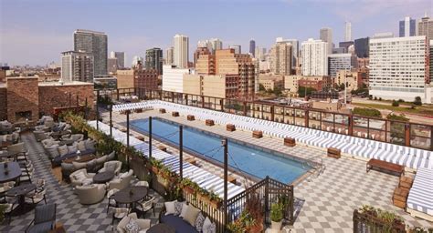 The 5 Best Rooftop Pools in Chicago | UrbanMatter