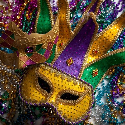 What Are Traditional Mardi Gras Costumes