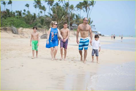 Full Sized Photo of melissa joan hart beach family mark wilkerson 01 ...