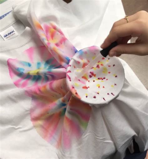 How To Make Your Own Tie-Dye T-Shirts Using Markers - Hispana Global