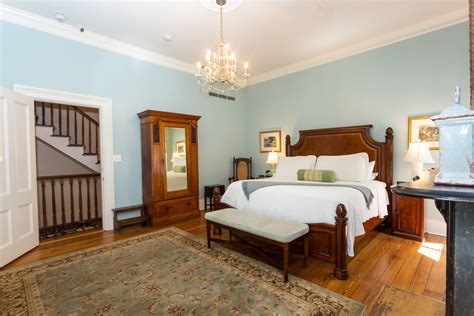 Historic, Luxury Guest Rooms in Savannah, GA