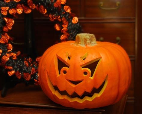 10+ Cool Pumpkin Face Ideas - DECOOMO