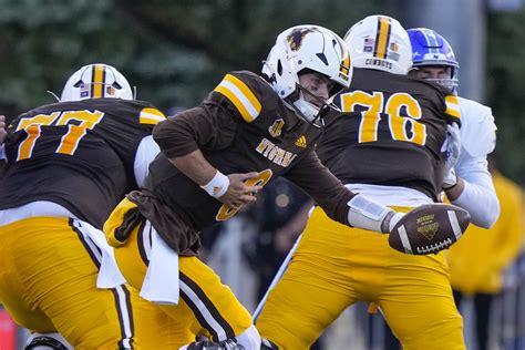 University of Wyoming football team to host skills camp at Natrona ...