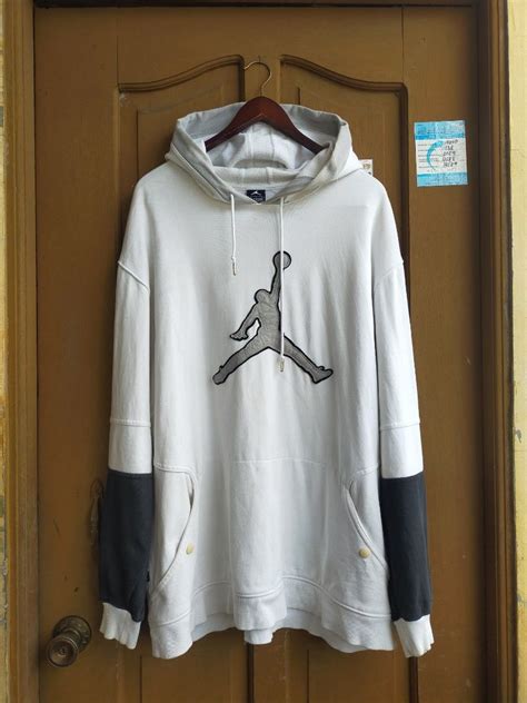 Vintage Air Jordan logo hoodie white, Men's Fashion, Tops & Sets ...