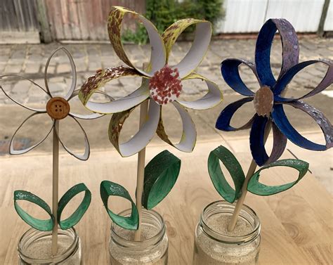 DIY Sparkly Recycled Cardboard Roll Flowers | Little Sprouts Program