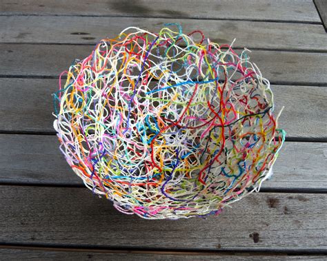 Yarn bowls made from yarn scraps and paste | Manualidades, El arte de ...