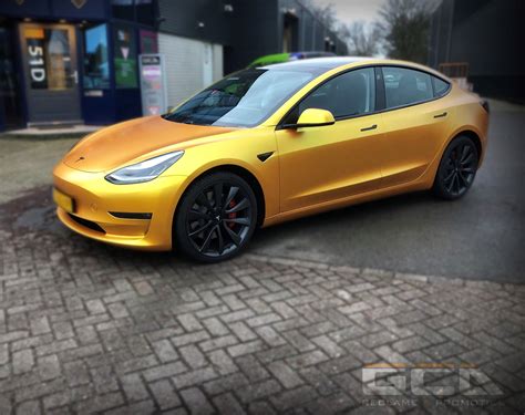 Tesla gold wrap | Autoruit, Voertuigen