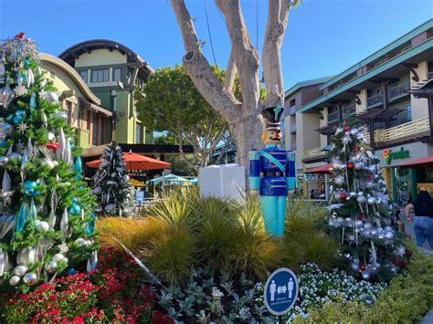 Downtown Disney District at Disneyland Resort To Be Closed on Christmas ...