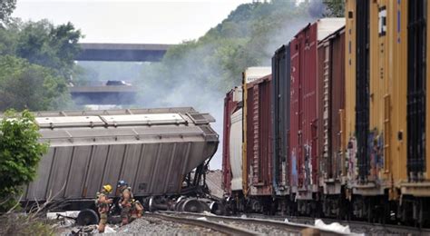 Freight Train Carrying Hazardous Materials Derails in Arizona - Slay News